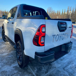 Toyota Hilux Double Cabine 4x4 d'occasion en excellent état – Meilleur prix, conduite à gauche et à droite, propre et en promotion - Product Image 3