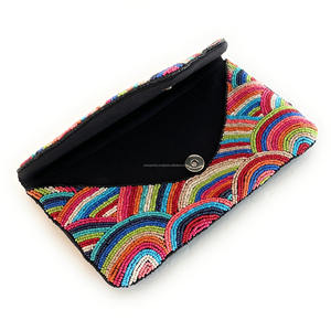 Bolso de mano tipo sobre multicolor arcoíris con cuentas, hecho a mano, estilo bohemio para fiesta, con cadena plateada, vibrante, bordado, monedero duradero con cierre magnético - Product Image 4