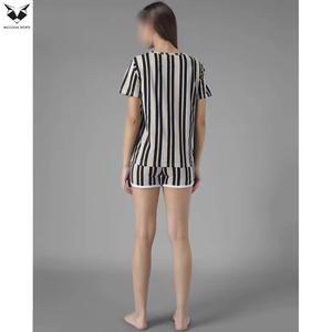 Conjunto de 2 piezas de punto a rayas para mujer, cuello redondo, manga corta, informal, primavera, verano, transpirable, top de algodón y pantalones cortos - Product Image 3