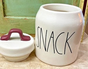 Pot en céramique pour le rangement des collations avec couvercle, récipient hermétique pour aliments, organisateur de comptoir de cuisine durable, rangement élégant pour le garde-manger - Product Image 1