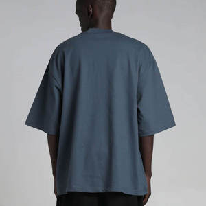Camisa oversized de moda con corte holgado y tela transpirable para un look moderno y cómodo. - Product Image 2