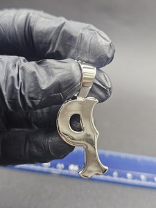 จี้เพชรโมอิสซาไนต์ทรงกลมเจียระไนแบบบริลเลียนท์ ชุบโรเดียม เงินแท้ 925 ดีไซน์ฮิปฮอปสุดหรู พร้อมสลักชื่อตัวอักษรเป็นของขวัญ - Product Image 6