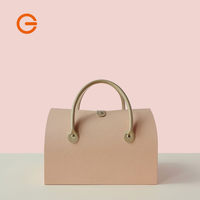 Sac cadeau de luxe haut de gamme en tissu brodé rouge avec pompon en bambou et pelliculage mat – Emballage pour Ramadan, Nouvel An chinois, mariage et fêtes