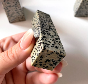 Cristal naturel en gros, agate, jaspe dalmatien, tour, forme à 4 facettes, pointe, super qualité, quantité en vrac, cadeau - Product Image 4