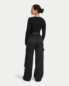 Ensemble de yoga pour femmes : Sweat-shirt ample à manches longues avec cordon de serrage à la taille et fermeture éclair mi-longue, et pantalon de survêtement taille haute à jambes larges - Product Image 2