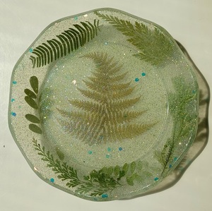 Assiette en résine d'art populaire ILAHI - Motif simple fleurs et animaux, durable, multi-occasions, pour service et cadeaux, décoration intérieure - Product Image 1