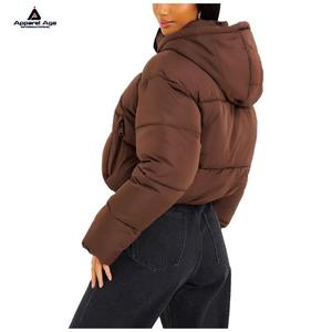 Chaqueta de Invierno Acolchada con Capucha para Mujer, Color Marrón, Manga Larga, Color Sólido, Relleno Grueso de Poliéster, Logotipo Personalizado, Marca Apparel Age International - Product Image 2