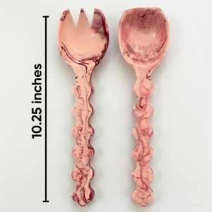 Juego de utensilios para ensalada de resina ámbar vintage – Cuchara y tenedor con mango texturizado - Product Image 3