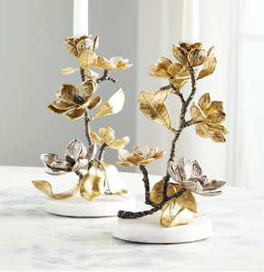 Supports de bougies rustiques en forme de fleur de lotus dorée avec une finition patinée. Charme floral intemporel disponible à prix de gros. - Product Image 2