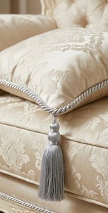 Robe en velours vert avec détail de pompon argenté pour usage vestimentaire - Product Image 2