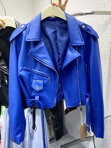 Blouson en cuir épais uni pour femme, style motard, col montant, manches longues, poches zippées, logo tissé sur le devant, doublure amovible, hiver - Product Image 5