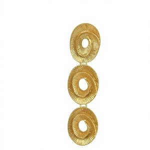 Boucles d'oreilles halo plaquées or de qualité supérieure et élégantes - Product Image 1
