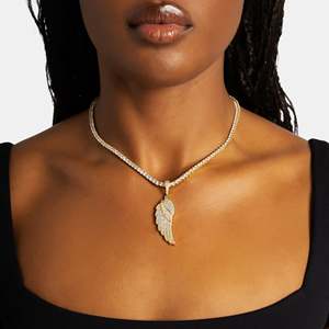 Collar con Colgante de Ala de Ángel de Lujo, Chapado en Oro de 18K, Moissanita Redonda con Corte Brillante, Cadena de Caja, Joyería para Mujer - Product Image 3