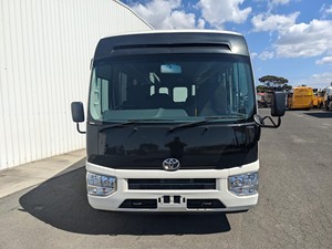 Autobús TOYOTA COASTER HZB70 DELUXE AUTOMÁTICO USADO de alta calidad, año 2020, recién llegado. Autos impecables en venta. - Product Image 5