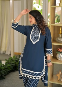 Ensemble Kurti et pantalon pour femme Twin Feet, en pur coton de qualité supérieure, avec motif Lehriya Farsi, dentelle et broderie, et dupatta. - Product Image 2