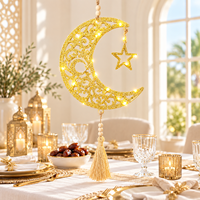 Kleine Batteriebetriebene LED Gold Glitzer Filigrane Halbmond-Lampe mit Holzperlen-Quaste für Ramadan Heim-Wanddekoration