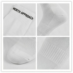 Chaussettes de sport respirantes bleues à motif géométrique pour adultes – Collection Printemps - Product Image 4