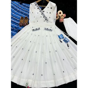 ชุดเดรสแฟชั่นผ้าจอร์เจียปักลายพื้นสีขาว - Product Image 5