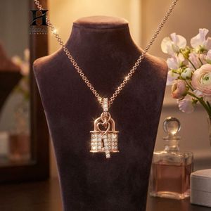 Pendentif Cadenas Cœur et Clé en Or Rose avec Diamant, Breloque Bijou Fin, Cadeau pour Femme - Product Image 4