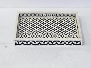 Bandeja de resina con superficie de epoxi transparente diseñada para uso multifuncional en cocinas, baños, salas de estar o dormitorios. - Product Image 2