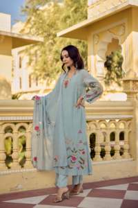 Ensemble Kurta et pantalon en soie Chanderi pour femme, design élégant, avec dupatta, tenue traditionnelle pour les tenues décontractées d'été - Product Image 3