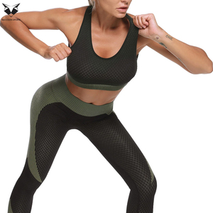 Conjunto Deportivo de Dos Piezas para Mujer: Leggings de Gimnasio de Alta Elasticidad con Cintura Acanalada y Sujetador Deportivo Texturizado para Yoga y Entrenamiento - Product Image 4