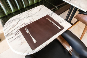 Sets de table en cuir véritable résistants aux intempéries pour l'extérieur, résistants à la chaleur, en cuir de vachette, en gros, directement de l'usine LPM-0020 - Product Image 1