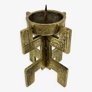 Porte-bougie en métal en forme de croix, abstrait, avec bras carrés et coupelle centrale - Product Image 1