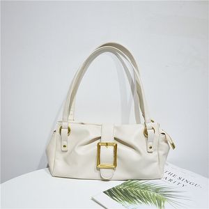 Bolso Tote de Cuero Genuino de Diseño de Lujo para Mujer, con Cierre de Cremallera, Diseño Abierto y Opciones Personalizables - Product Image 5
