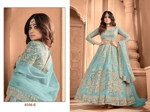 Vestido Anarkali de Tela Pesada con Bordado y Cordón para Bodas y Fiestas, Disponible a un Precio Accesible - Product Image 5