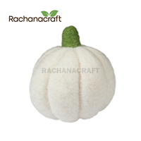 Citrouille végétale en feutre de couleur blanche fabriquée à partir de laine de haute qualité Halloween automne fête décor guirlande de citrouille écologique à vendre
