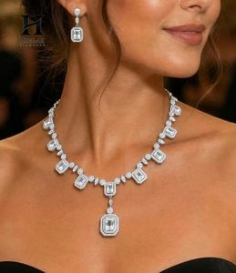Juego de Joyería Nupcial de Lujo con Diamantes, Collar con Colgante de Oro Blanco de 14K con Corte Esmeralda y Pendientes Colgantes con Halo a Juego, Juego de Moissanita - Product Image 3