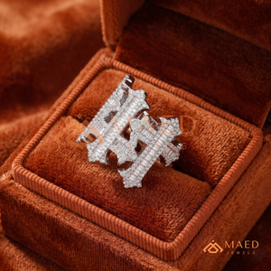 แหวนสเตอร์ลิงซิลเวอร์ 925 ลายกางเขนโกธิคแบบ Iced Out – แหวนสเตอร์ลิงซิลเวอร์ลายกางเขนหลายเส้นประดับเพชรทรงบาแกตต์และไมโครเพฟ - Product Image 4