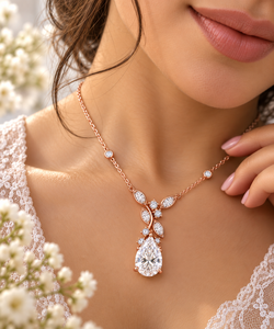 Colgante de compromiso de moissanita talla pera, diseño de halo en plata de ley 925, joyería nupcial personalizada, fabricante de oro blanco, rosa y amarillo. - Product Image 4