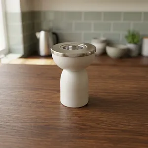 Brûleur à Bakhoor en métal blanc avec une base cylindrique élégante et une insertion de bordure argentée polie, idéal pour la fragrance d'intérieur moderne - Product Image 2