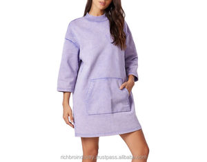 Robe sweat-shirt oversize pour femme en coton 100% violet, style streetwear, avec capuche personnalisée, effet délavé à l'acide et badge à sequins sur le devant - Product Image 2