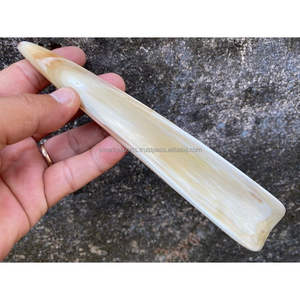 Calzador de Cuerno de Toro Tallado a Mano, Mango Largo y Resistente, Ecológico, Duradero, Artesanía Natural, Accesorio Diario para Calzado, Suave - Product Image 1