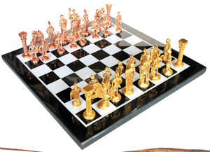 Magnifique jeu d'échecs traditionnel indien avec des pièces sculptées en or et en cuivre sur un marbre noir et blanc luxueux - Product Image 3