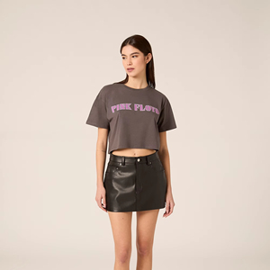 Camiseta corta de algodón para mujer con dobladillo dividido, manga corta, cuello redondo, ajuste holgado, estilo casual y urbano, ideal para el verano y uso diario. - Product Image 1