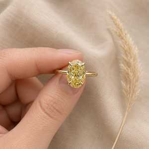 Anillo de Compromiso Solitario con Diamante Cultivado en Laboratorio de Corte Ovalado Amarillo Fantasía de 2 Quilates, Oro Sólido de 10K, 14K, 18K, Joyería Fina con Certificado IGI para Mujer - Product Image 2
