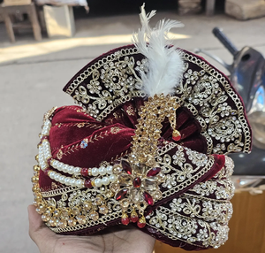 Turban de marié en velours bordeaux royal, brodé, style indien, pré-noué, Safa pour marié, couvre-chef ethnique traditionnel, vente en gros - Product Image 1