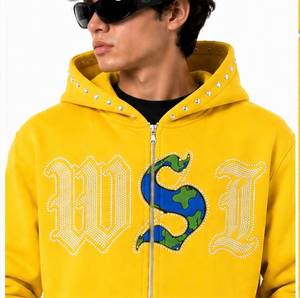 Schwarzer Kurzer Zip-Up Hoodie Unisex Oversized Fleece Y2K Lässige Streetwear mit Flügel-Flammen-Print Vorderlogo-Design Winterbekleidung - Product Image 2