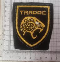 Badges personnalisés de luxe brodés à la main, décorés de strass, à coudre, forme bouclier, style vintage, avec épingle de sûreté, en tissu uni