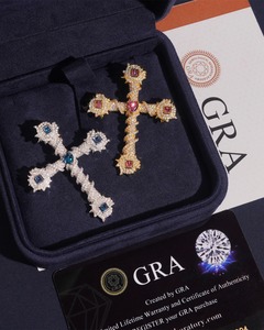 Pendentif croix en argent sterling 925 et moissanite pour enfants, serti de griffes, plaqué rhodium et or, style hip-hop, idéal pour les fêtes - Product Image 1