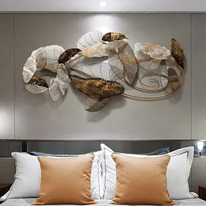 Art mural vertical en métal élégant avec un design artisanal unique pour un salon moderne et la décoration intérieure de la maison - Product Image 6