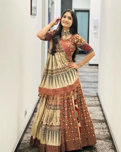 Lehenga Choli imprimé par des designers pour femmes – Ghagra Choli ethnique traditionnel avec dupatta |   Vêtements de fête et de mariage - Product Image 4