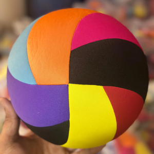 Ballon de football classique léger et durable pour adultes, respirant et rembourré, idéal pour l'entraînement au jonglage en air, options personnalisables - Product Image 1