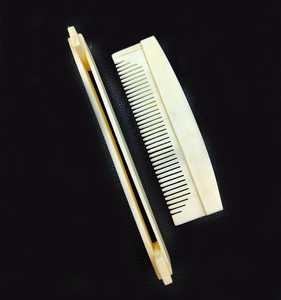 Peigne à cheveux et à barbe pliable en os de buffle, fabriqué à la main – Peigne de toilettage de poche fait main. - Product Image 2