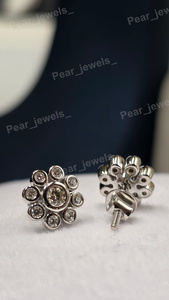 Boucles d'oreilles clous fleur en argent sterling 925, moissanite taille brillant ronde VVS, serties de diamants, avec fermoir à vis, pour femme - Product Image 6