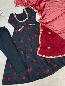 Traje Anarkali largo negro bordado para mujer con dupatta color granate, ropa tradicional india y pakistaní para bodas - Product Image 5